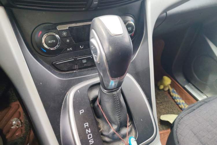 Used Ford Kuga 2013 1.6L GTDi Two-Wheel-Drive Trend Model Gear Lever