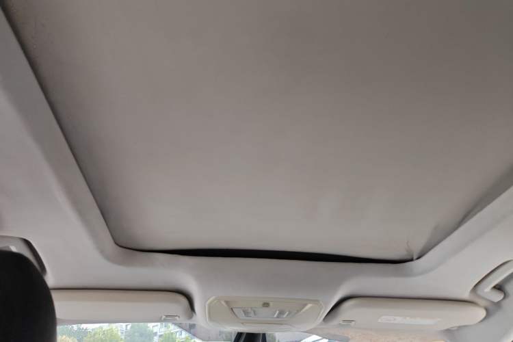 Used Ford Kuga 2013 1.6L GTDi Two-Wheel-Drive Trend Model Headliner
