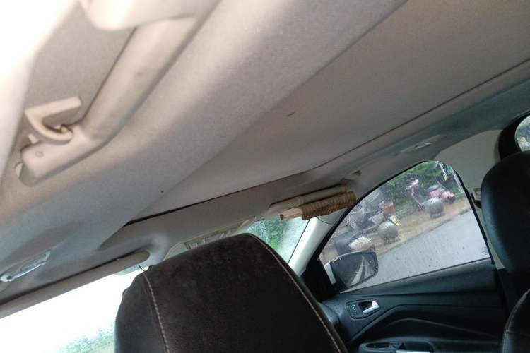 Used Ford Kuga 2013 1.6L GTDi Two-Wheel-Drive Trend Model Headliner