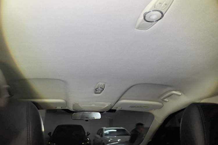 Used Ford Kuga 2013 1.6L GTDi Two-Wheel-Drive Comfort Model Headliner