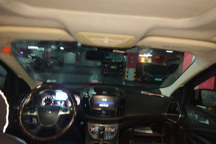Used Ford Kuga 2013 2.0L GTDi Four-Wheel-Drive Sport Model Headliner