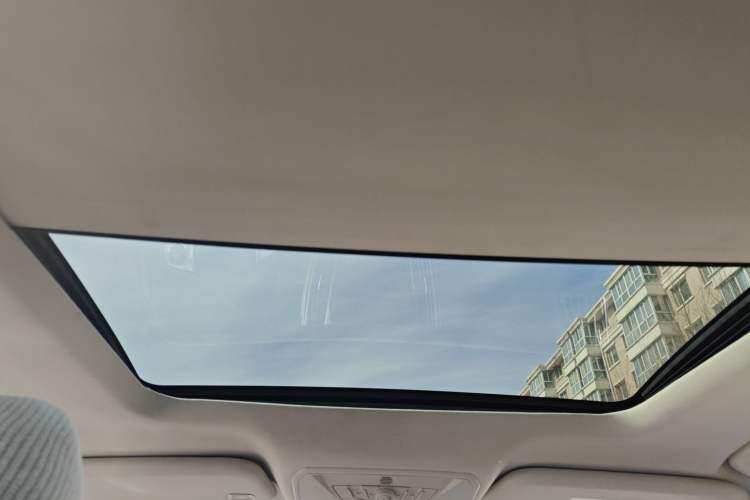 Used Ford Kuga 2013 2.0L GTDi Four-Wheel-Drive Sport Model Headliner