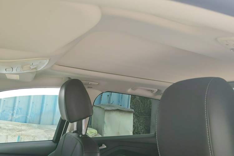 Used Ford Kuga 2013 2.0L GTDi Four-Wheel-Drive Sport Model Headliner