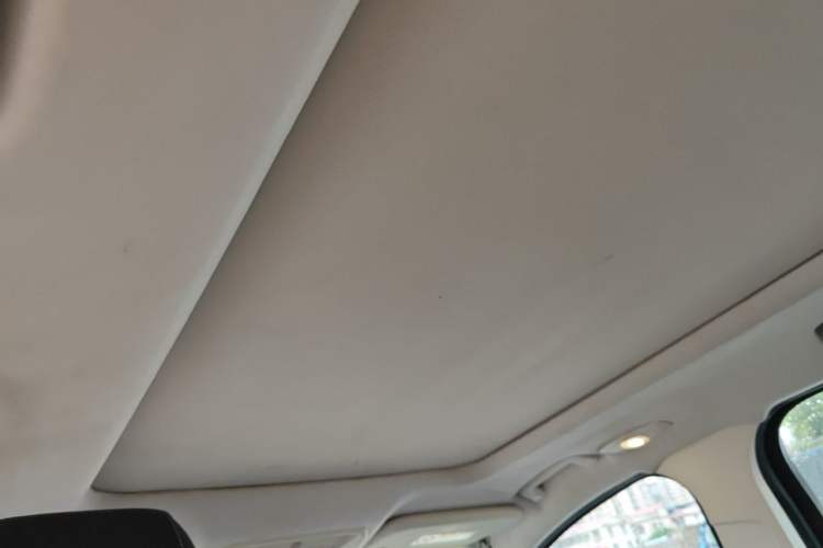 Used Ford Kuga 2013 1.6L GTDi Two-Wheel-Drive Trend Model Headliner