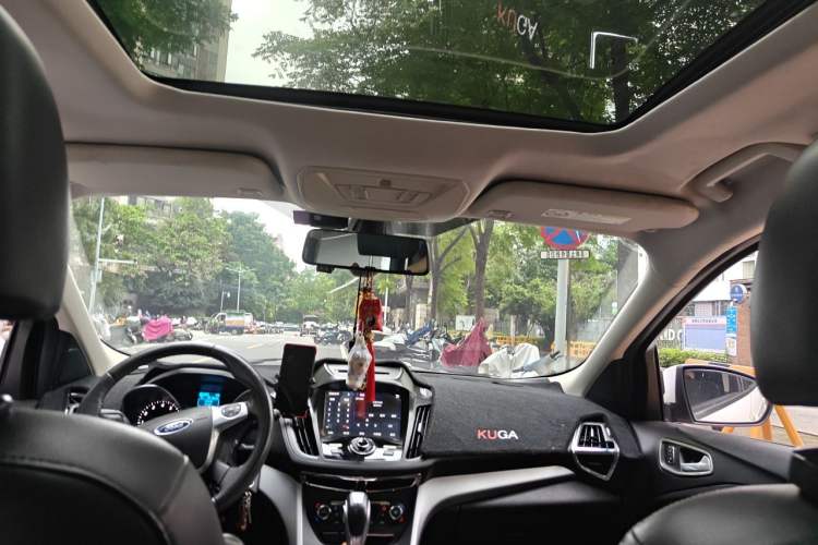Used Ford Kuga 2013 1.6L GTDi Two-Wheel-Drive Trend Model Headliner