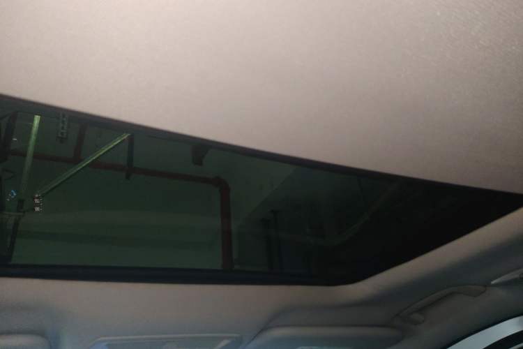 Used Ford Kuga 2013 1.6L GTDi Two-Wheel-Drive Trend Model Headliner