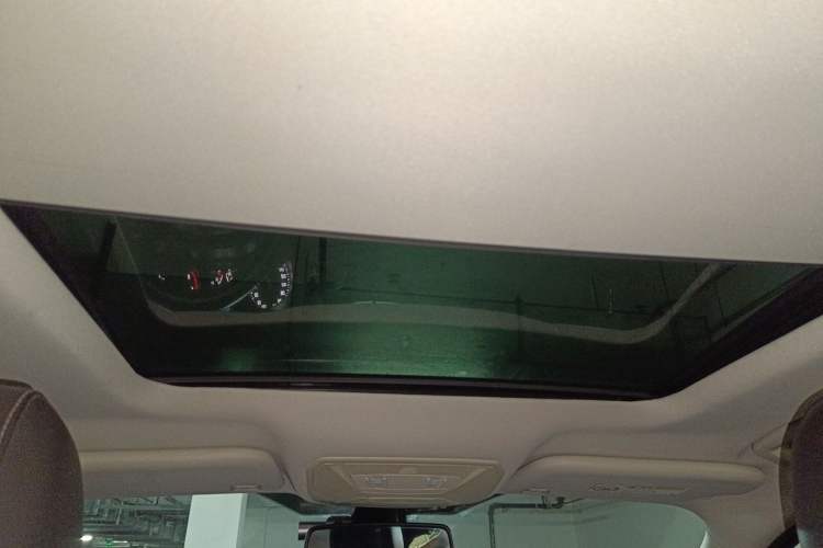 Used Ford Kuga 2013 1.6L GTDi Two-Wheel-Drive Trend Model Headliner