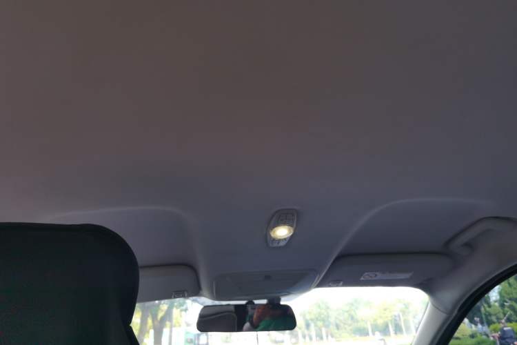 Used Ford Kuga 2013 1.6L GTDi Two-Wheel-Drive Comfort Model Headliner
