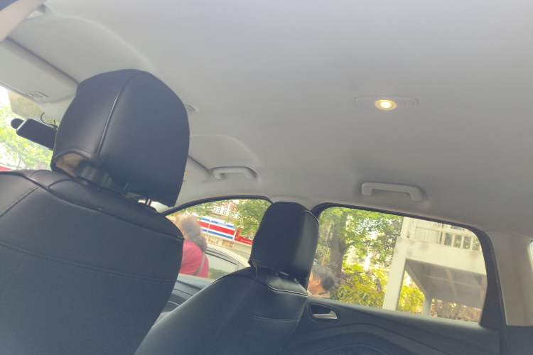 Used Ford Kuga 2013 1.6L GTDi Two-Wheel-Drive Comfort Model Headliner