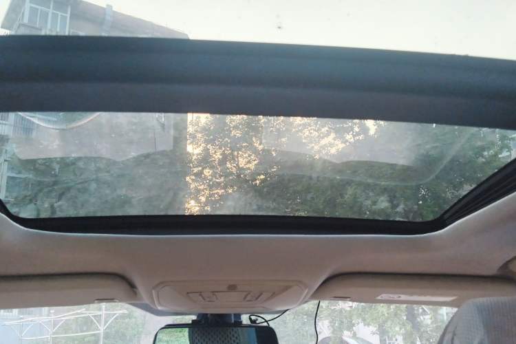 Used Ford Kuga 2013 1.6L GTDi Two-Wheel-Drive Trend Model Headliner