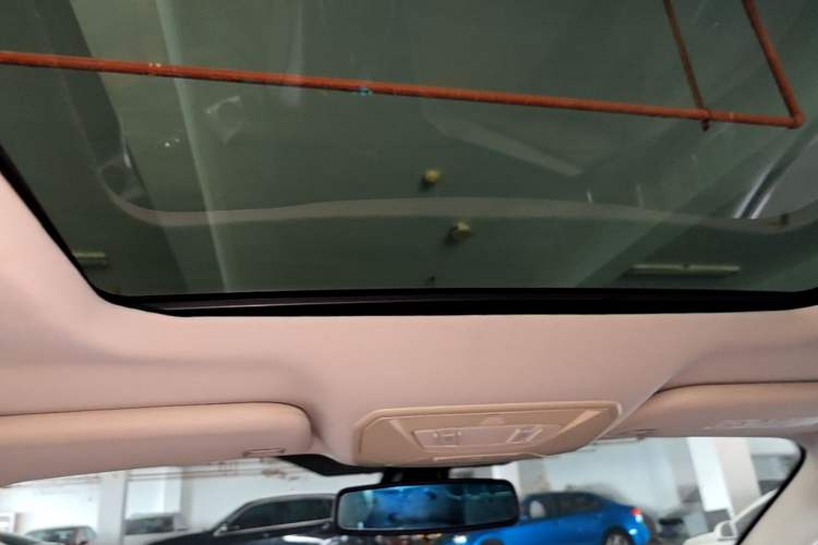 Used Ford Kuga 2013 2.0L GTDi Four-Wheel-Drive Elite Model Headliner