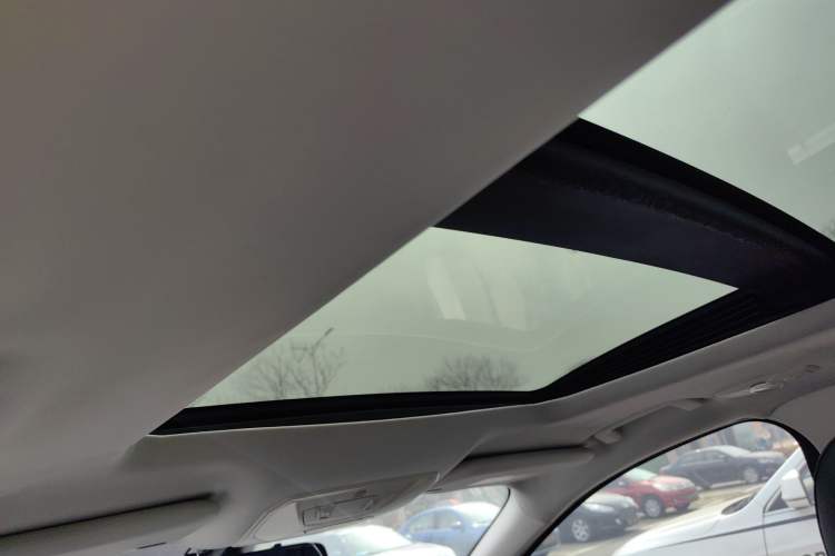 Used Ford Kuga 2013 1.6L GTDi Two-Wheel-Drive Trend Model Headliner