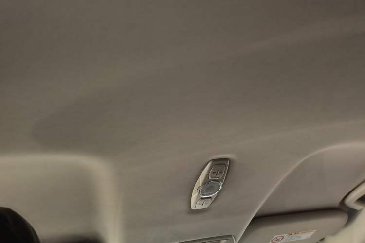 Used Ford Kuga 2013 1.6L GTDi Two-Wheel-Drive Comfort Model Headliner