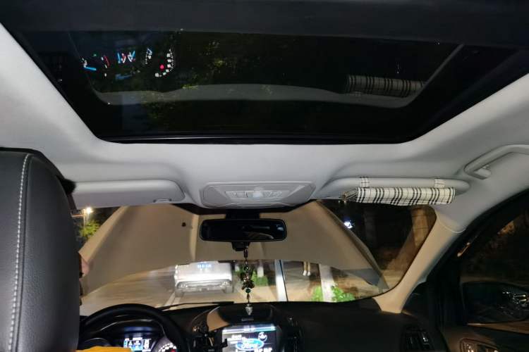 Used Ford Kuga 2013 2.0L GTDi Four-Wheel-Drive Sport Model Headliner