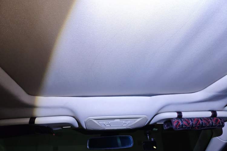 Used Ford Kuga 2013 1.6L GTDi Two-Wheel-Drive Trend Model Headliner