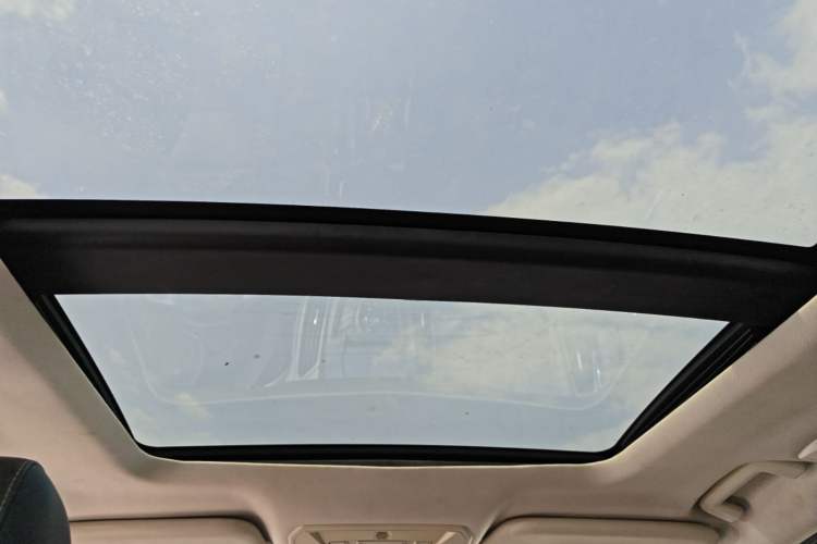 Used Ford Kuga 2013 1.6L GTDi Two-Wheel-Drive Trend Model Headliner
