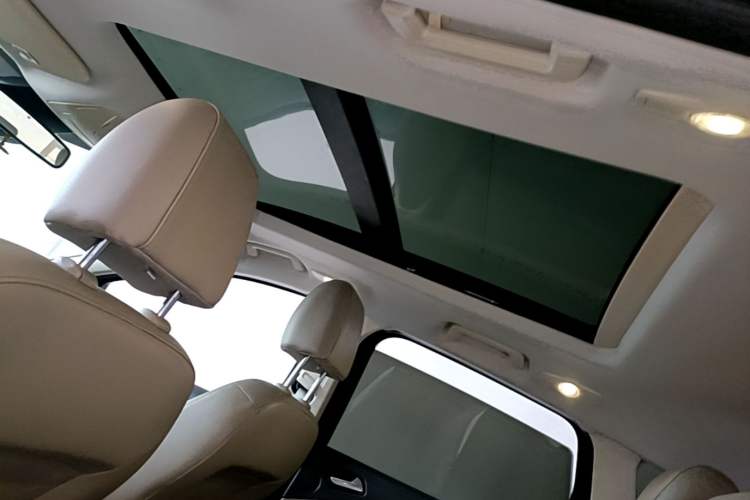 Used Ford Kuga 2013 2.0L GTDi Four-Wheel-Drive Sport Model Headliner