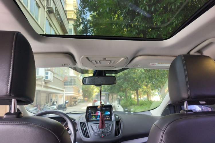 Used Ford Kuga 2013 1.6L GTDi Two-Wheel-Drive Trend Model Headliner