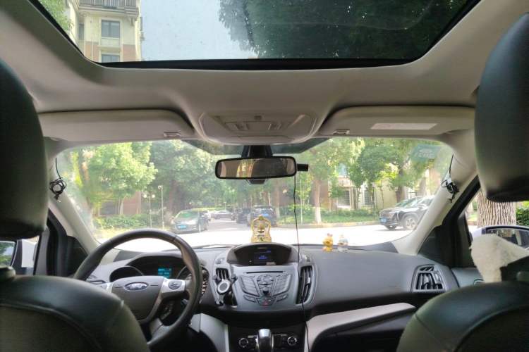 Used Ford Kuga 2013 1.6L GTDi Two-Wheel-Drive Trend Model Headliner