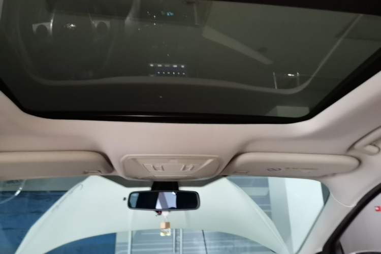 Used Ford Kuga 2013 1.6L GTDi Two-Wheel-Drive Trend Model Headliner
