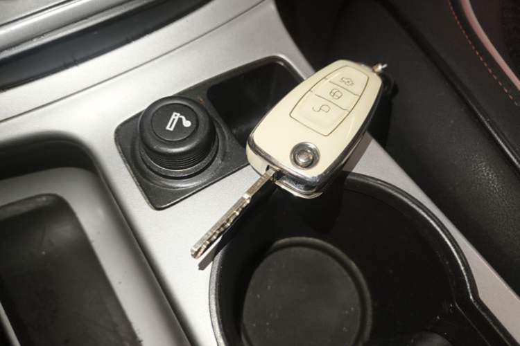 Used Ford Kuga 2013 1.6L GTDi Two-Wheel-Drive Trend Model Interior 1