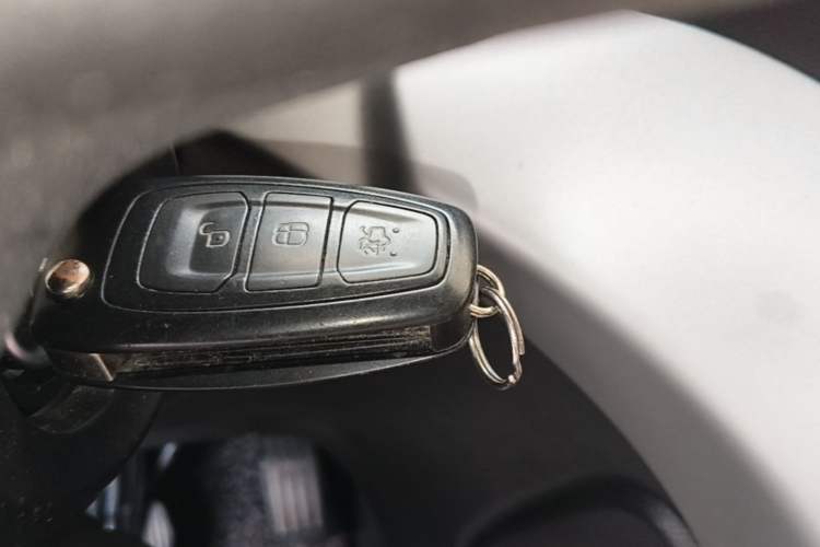 Used Ford Kuga 2013 1.6L GTDi Two-Wheel-Drive Trend Model Interior 1