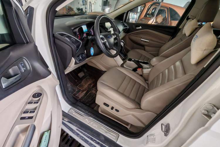 Used Ford Kuga 2013 2.0L GTDi Four-Wheel-Drive Elite Model Interior 1