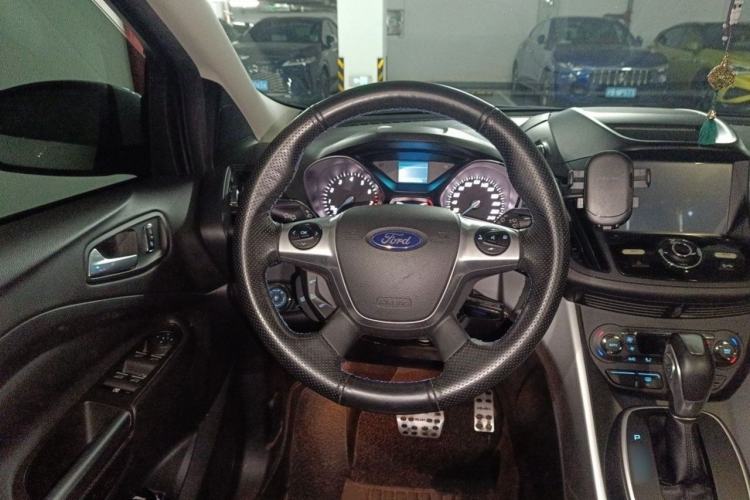 Used Ford Kuga 2013 1.6L GTDi Two-Wheel-Drive Trend Model Interior 1