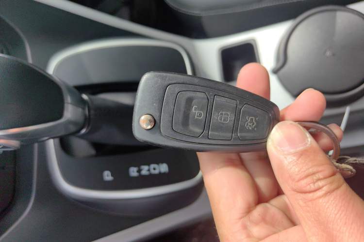 Used Ford Kuga 2013 1.6L GTDi Two-Wheel-Drive Trend Model Interior 1