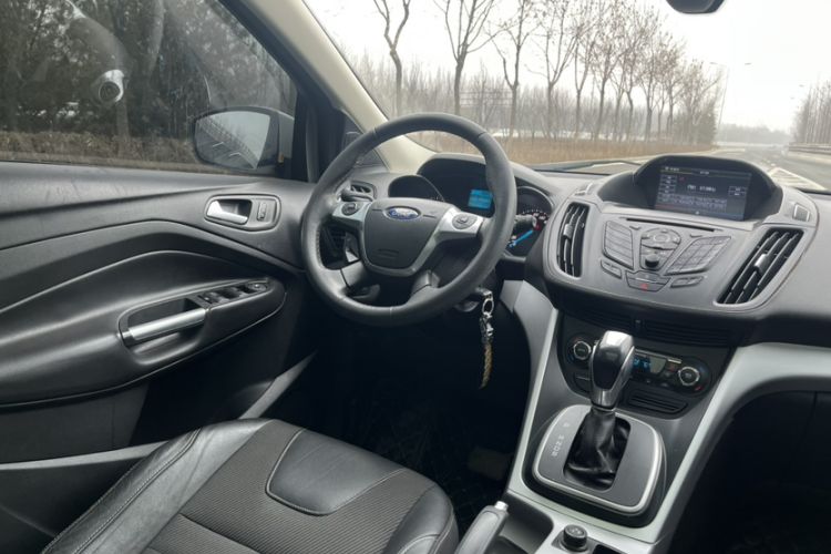 Used Ford Kuga 2013 1.6L GTDi Two-Wheel-Drive Trend Model Interior 2
