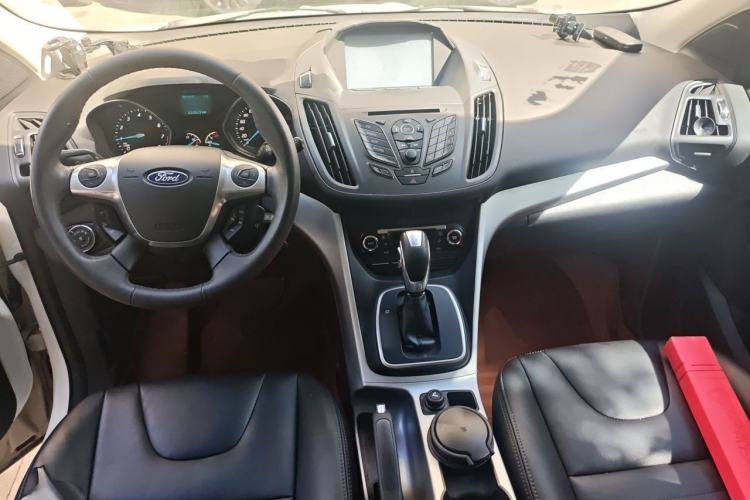 Used Ford Kuga 2013 1.6L GTDi Two-Wheel-Drive Trend Model Interior 2