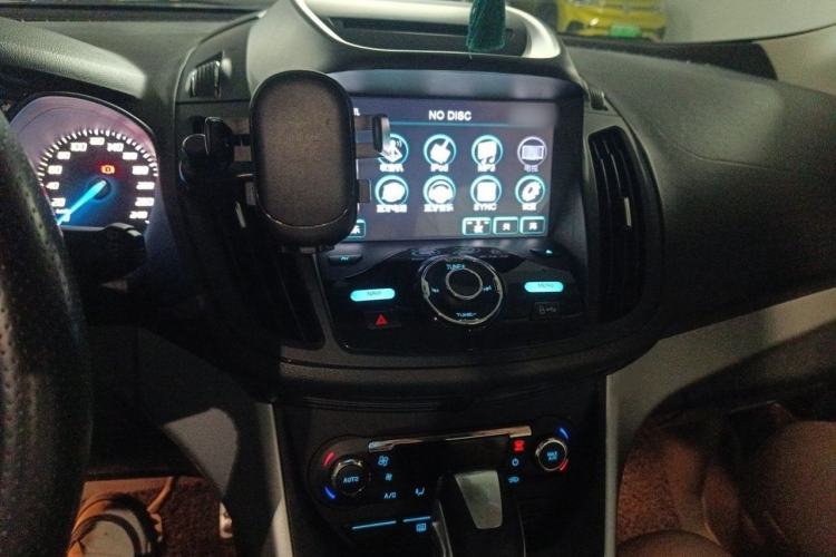 Used Ford Kuga 2013 1.6L GTDi Two-Wheel-Drive Trend Model Interior 2