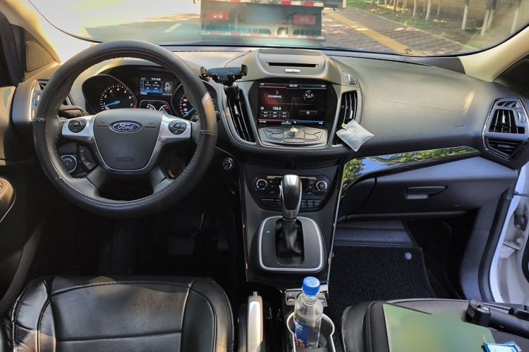 Used Ford Kuga 2013 2.0L GTDi Four-Wheel-Drive Sport Model Interior 2