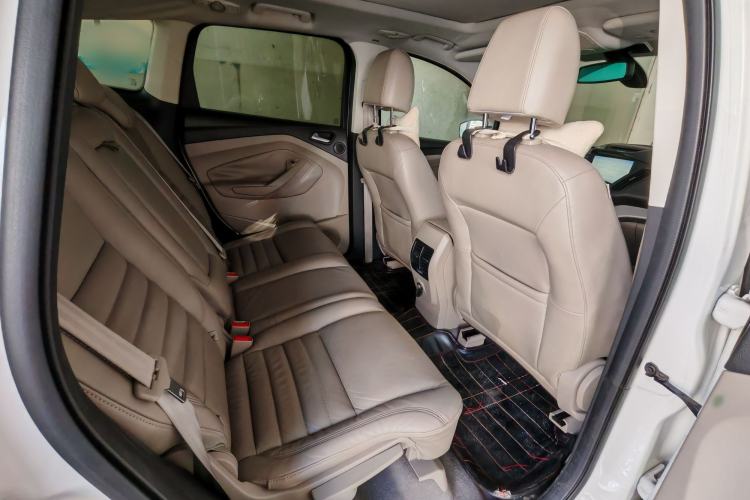 Used Ford Kuga 2013 2.0L GTDi Four-Wheel-Drive Elite Model Interior 3