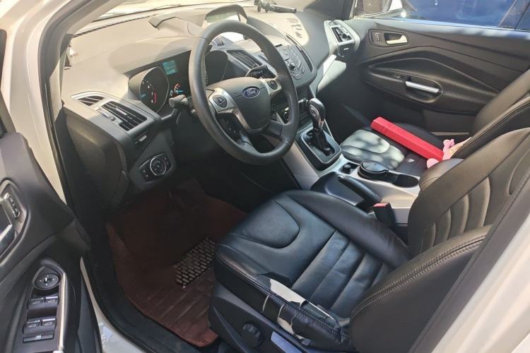 Used Ford Kuga 2013 1.6L GTDi Two-Wheel-Drive Trend Model Interior 3