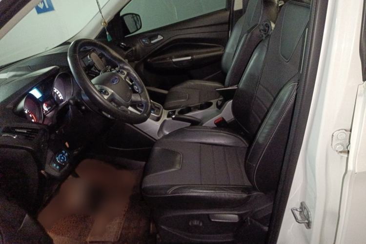 Used Ford Kuga 2013 1.6L GTDi Two-Wheel-Drive Trend Model Interior 3