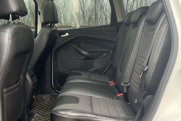 Used Ford Kuga 2013 1.6L GTDi Two-Wheel-Drive Trend Model Interior 4