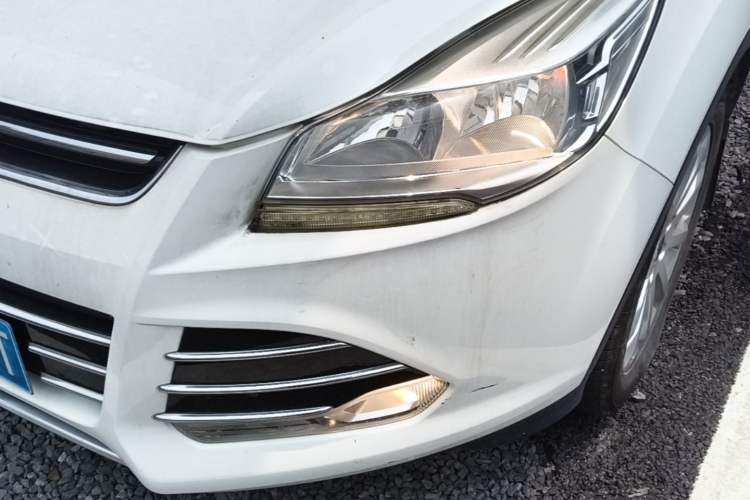 Used Ford Kuga 2013 1.6L GTDi Two-Wheel-Drive Trend Model Left Front Headlight