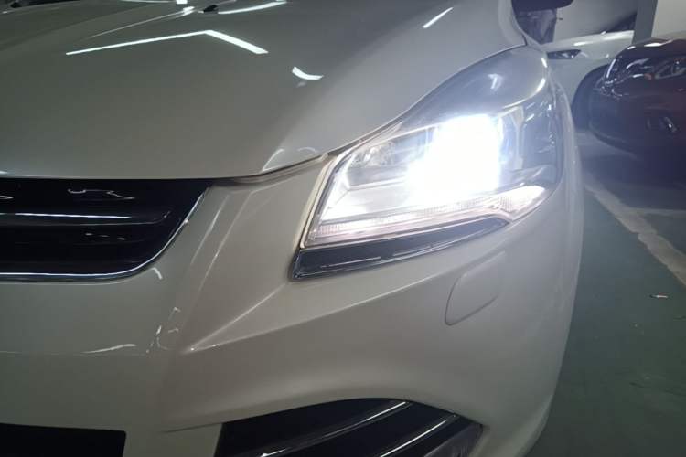 Used Ford Kuga 2013 2.0L GTDi Four-Wheel-Drive Sport Model Left Front Headlight