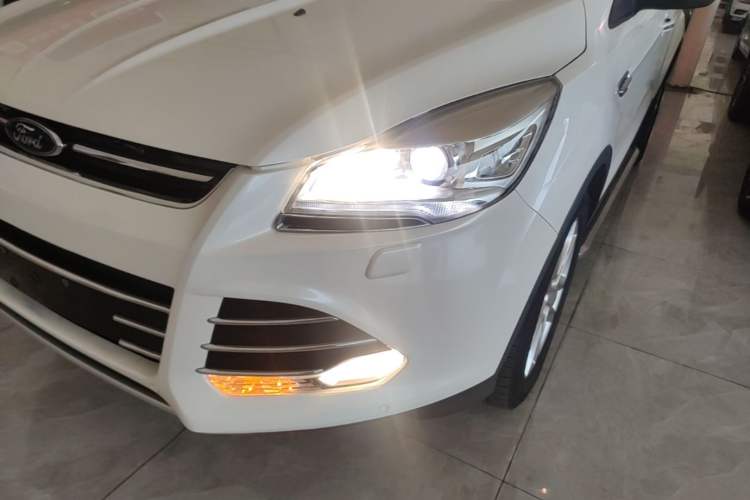Used Ford Kuga 2013 2.0L GTDi Four-Wheel-Drive Sport Model Left Front Headlight