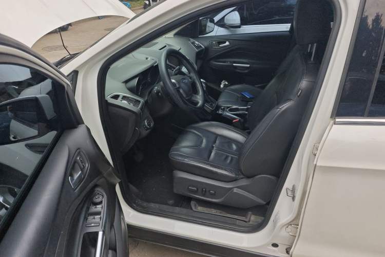 Used Ford Kuga 2013 2.0L GTDi Four-Wheel-Drive Sport Model Left Front Seat