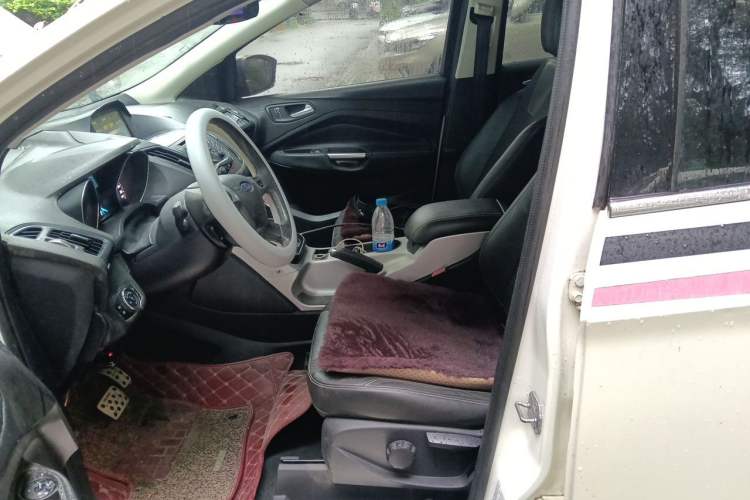 Used Ford Kuga 2013 1.6L GTDi Two-Wheel-Drive Trend Model Left Front Seat