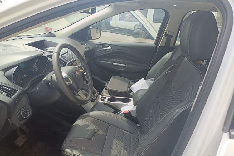 Used Ford Kuga 2013 1.6L GTDi Two-Wheel-Drive Trend Model Left Front Seat