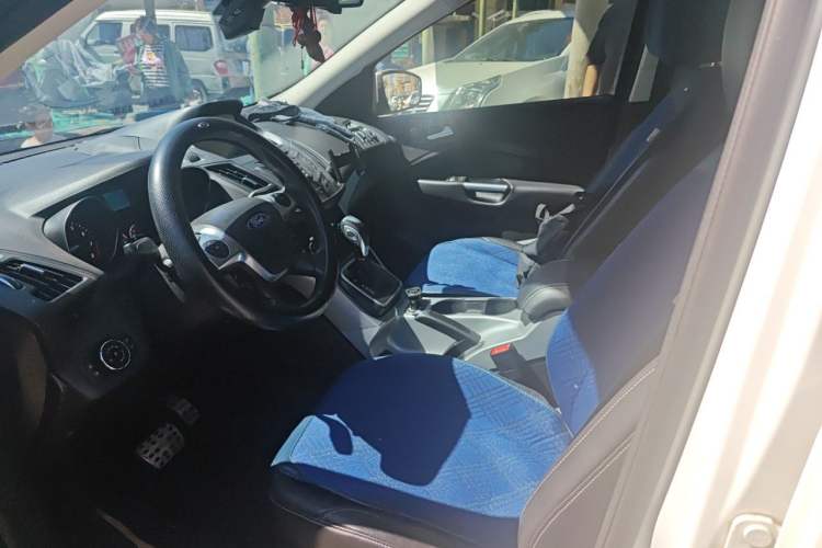 Used Ford Kuga 2013 1.6L GTDi Two-Wheel-Drive Trend Model Left Front Seat