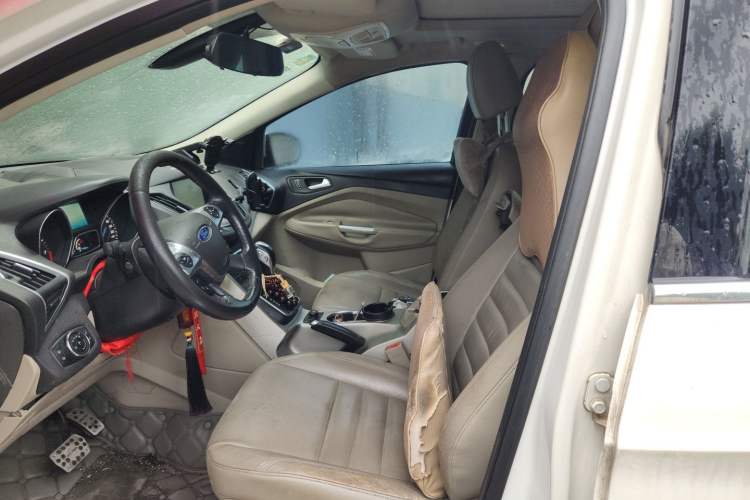Used Ford Kuga 2013 2.0L GTDi Four-Wheel-Drive Elite Model Left Front Seat