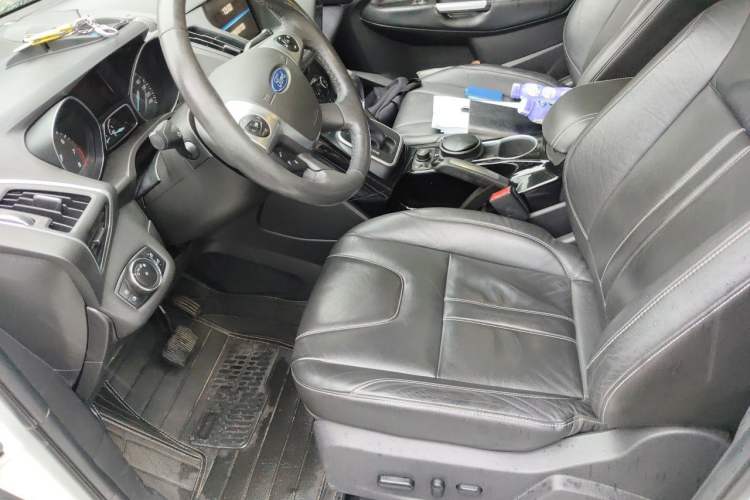 Used Ford Kuga 2013 2.0L GTDi Four-Wheel-Drive Sport Model Left Front Seat