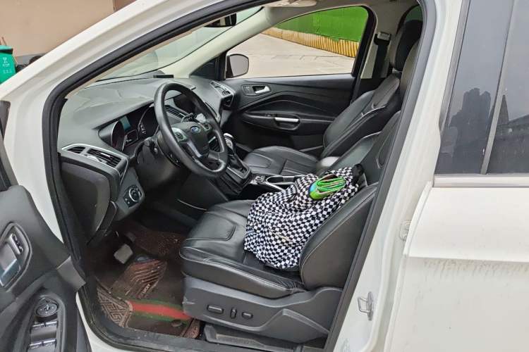 Used Ford Kuga 2013 2.0L GTDi Four-Wheel-Drive Sport Model Left Front Seat