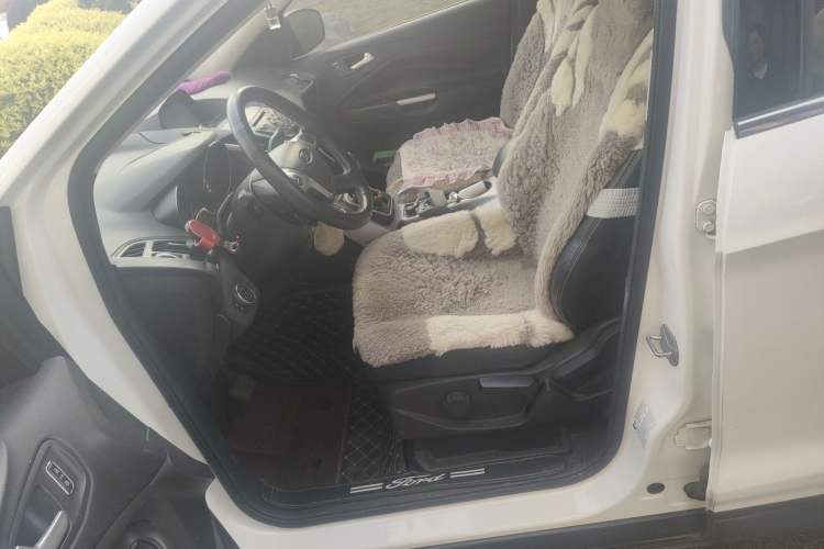 Used Ford Kuga 2013 1.6L GTDi Two-Wheel-Drive Trend Model Left Front Seat