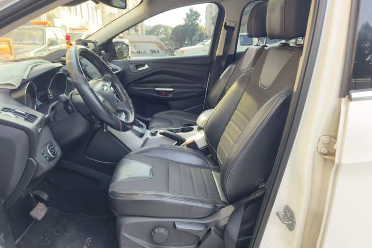 Used Ford Kuga 2013 1.6L GTDi Two-Wheel-Drive Trend Model Left Front Seat