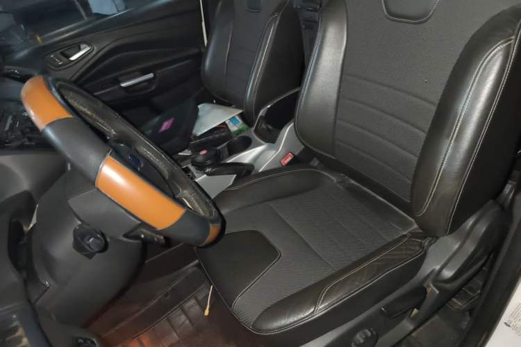 Used Ford Kuga 2013 1.6L GTDi Two-Wheel-Drive Trend Model Left Front Seat